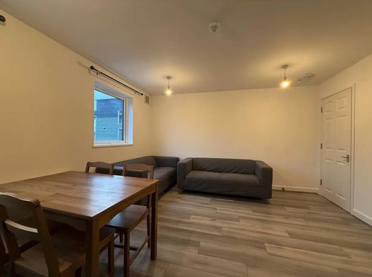 5 Bed Terraced House, Cyclops Mews, E14 - Photo 1