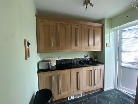 2 bedroom semi-detached house to rent - Photo 5