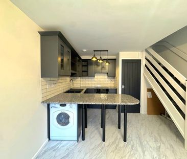 Waverley Court, Woking, Surrey, GU22 7XJ - Photo 2