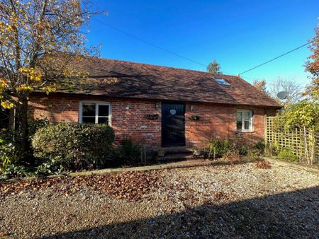 1 Bedroom Bungalow - Romsey Road, East Wellow - Photo 5