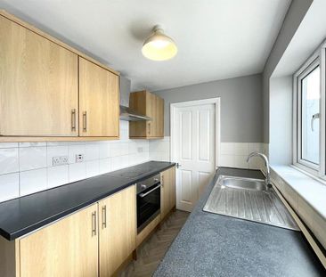 3 bedroom end of terrace house to rent - Photo 2