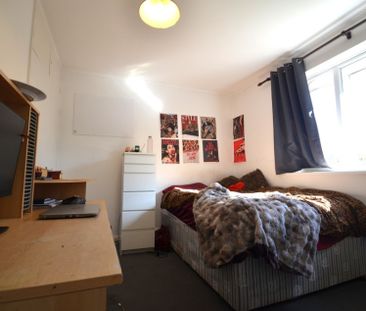 5 bedroom Semi-detached house to rent - Photo 3