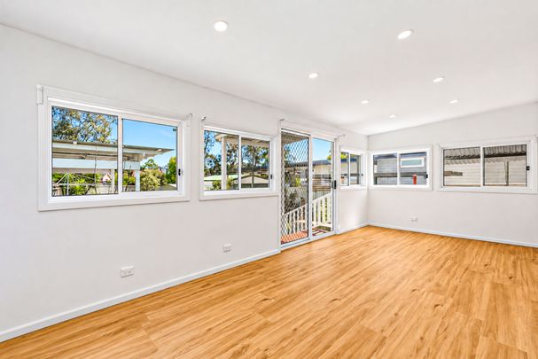Three Bedroom Home In Prime Location! - Photo 1