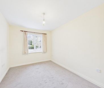 2 bedroom Flat To Let - Photo 3