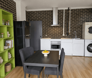 Self-contained, fully furnished with all bills & internet - Photo 2