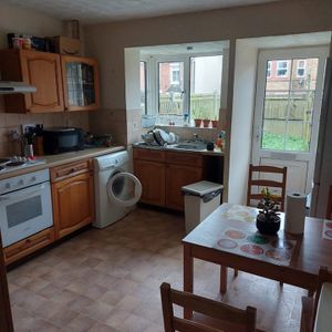 4 Bed Terraced House, Berkeley Close, SO15 - Photo 2