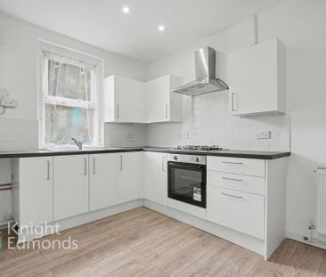 3 bed terraced house to rent in Magpie Hall Road, Chatham, ME4 - Photo 4