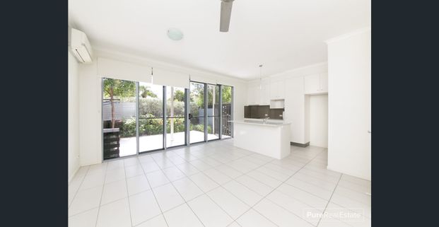 Spacious 3-Bedroom Townhouse with Courtyard – 121 m² Allotment - Photo 1