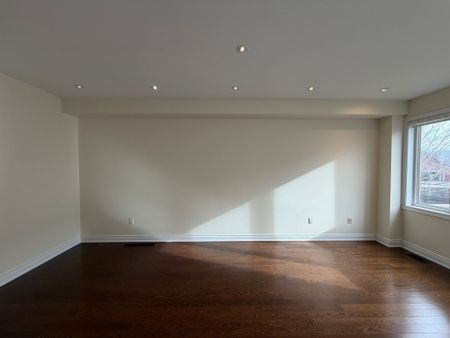 For Lease - 3 Mazarine Lane, Richmond Hill, Ontario - Photo 4