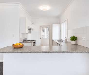Three Bedroom Top Floor Duplex - Photo 4