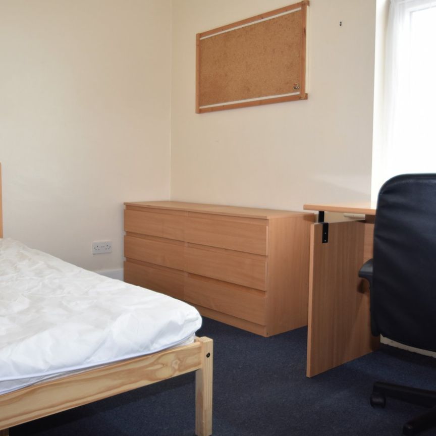 4 bedroom terraced house to rent - Photo 1