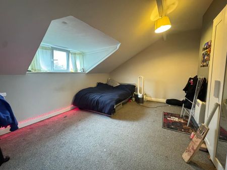 4 bedroom terraced house to rent - Photo 5