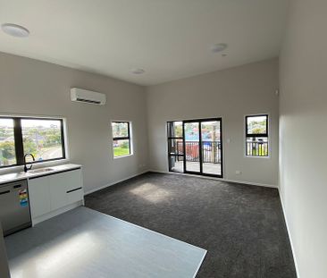 Modern 2BR Apt with Balcony! - Photo 4
