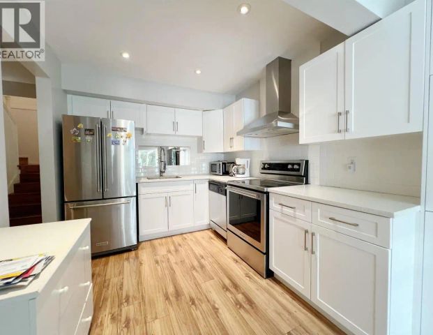 17 1141 EAGLERIDGE DRIVE — 3 Bedroom - Photo 1