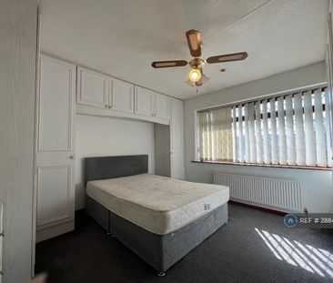 3 bedroom semi-detached house to rent - Photo 4
