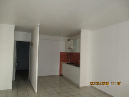 Location Appartement 2 pièces 49m² MARTIGUES 13500 - Photo 2