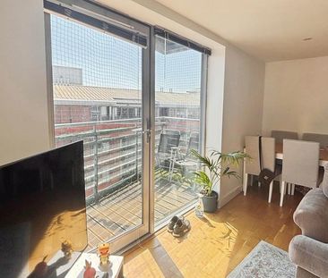 2 bedroom flat to rent - Photo 2