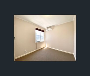 16B Laura Grove, Avondale Heights, Vic 3034 - Photo 4