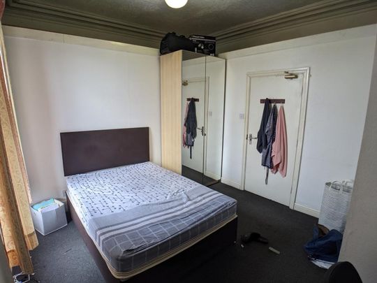 3 bedroom flat to rent - Photo 1