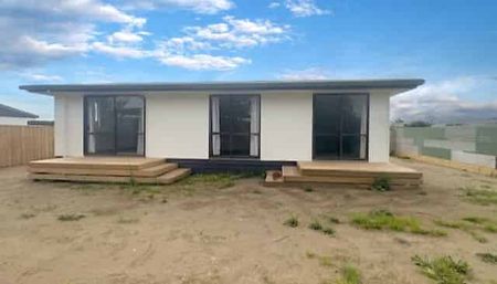 TREE BEDROOM RENOVATED RELOCATED BEAUTY - Photo 3