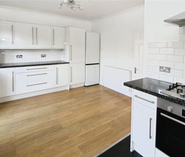 3 bedroom end of terrace house to rent - Photo 1