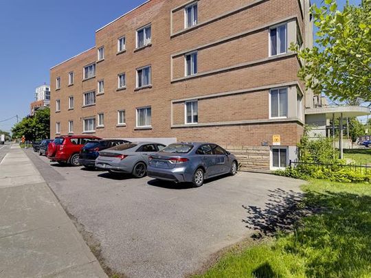 210 Av. Cloverdale - Photo 1