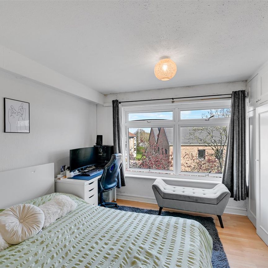 Studio To Let - Photo 1