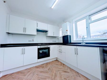 3 bedroom semi-detached house to rent - Photo 4