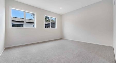 Charming 2-Bedroom Townhouse in Otara - Photo 2