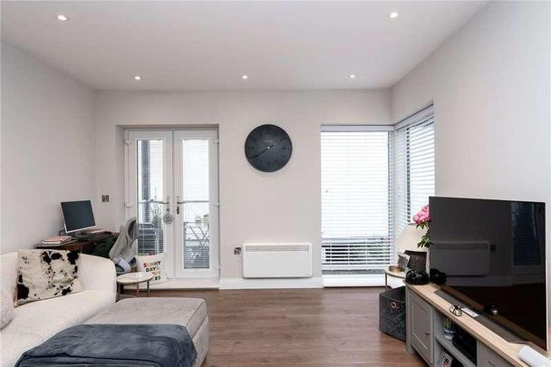 Springfield Lane, Weybridge, Surrey, KT13 - Photo 1