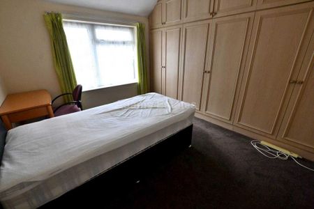 5 bedroom semi-detached house to rent - Photo 4