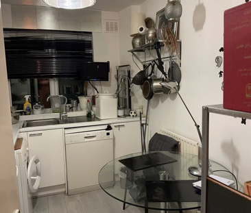 1 bedroom in a flat share to rent - Photo 2