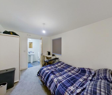 4 bedroom terraced house to rent - Photo 3