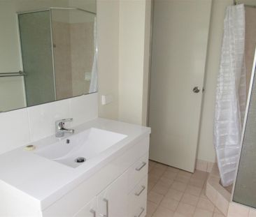 Charming 3-Bed Home near Shops & Transport - Photo 6