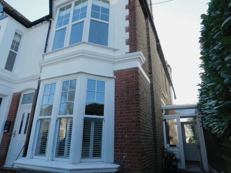 Priory Avenue, East Sussex - £1,800pcm - Photo 3