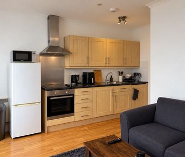 1 Bed Flat, Wandsworth Road, SW8 - Photo 5