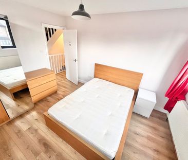 Room in a Shared House, John Maurice Close, SE17 - Photo 1