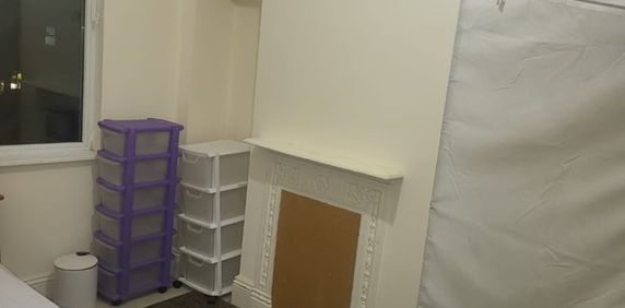 Room in a Shared House, Broadfield Road, SE6 - Photo 2