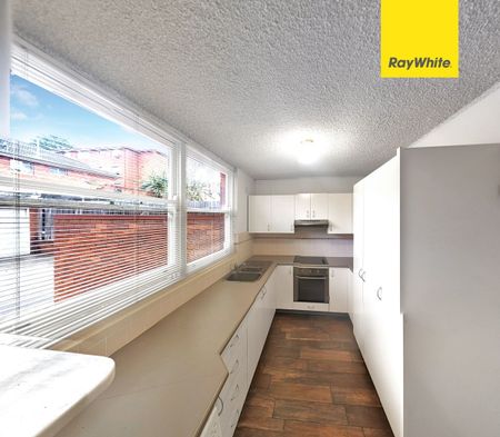 Newly Renovated Apartment - Photo 5