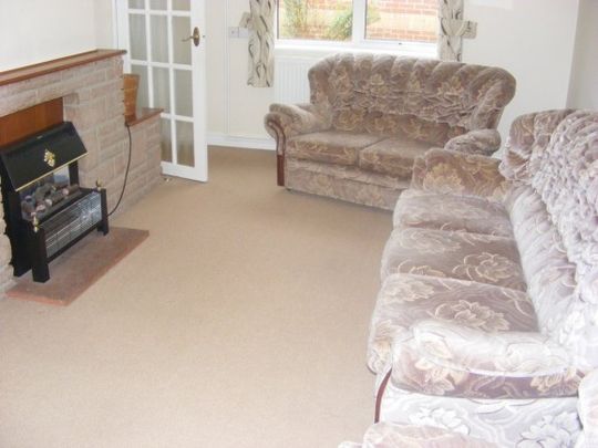 3 bed semi, furnished, close to campus, v.good decor. all bills inc - Photo 1