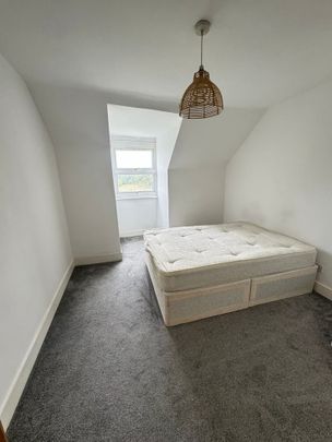 2 Bed Flat, Whipps Cross Road, E11 - Photo 1