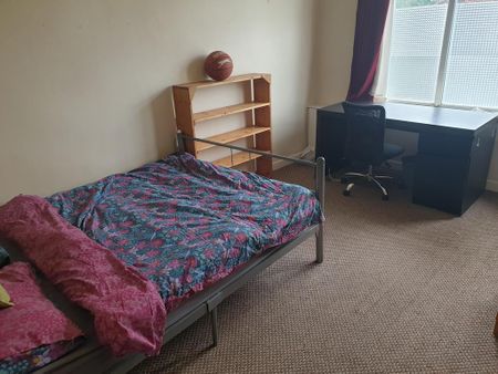 4 bedroom end of terrace house to rent - Photo 4