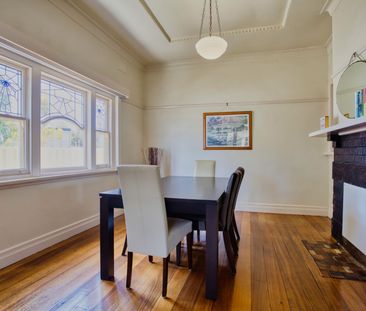 FULLY FURNISHED - Charming Period Home in a Sought-After Bendigo Po... - Photo 2