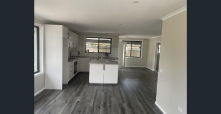 Renovated 3 bedroom home - Photo 5