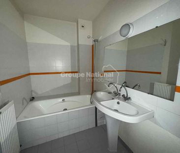 T3 AVEC PARKING EN CENTRE-VILLE, - Photo 1