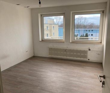 Günstige 3,5-Zimmer-Wohnung in zentraler Lage mit großem Balkon - Photo 2
