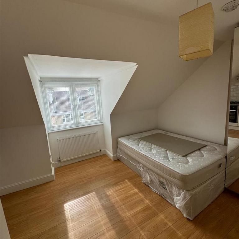 Studio to rent - Photo 1
