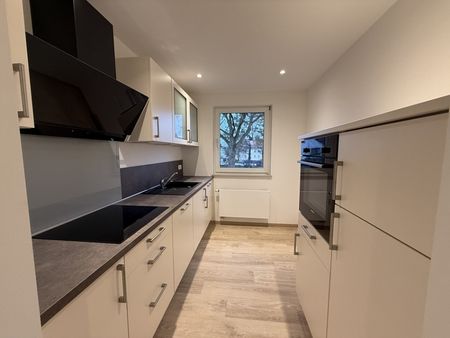 Moderne 3,5-Zimmer-Wohnung in zentraler Lage mit EBK! - Photo 5