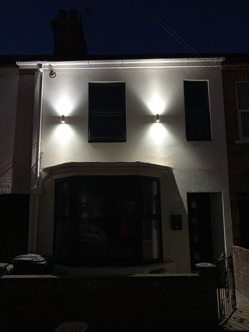 Stunning 2 Bedroom flat available all bills included – Coventry Road - Photo 5