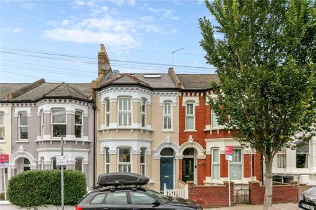 Four bedroom family home in Wandsworth - Photo 4